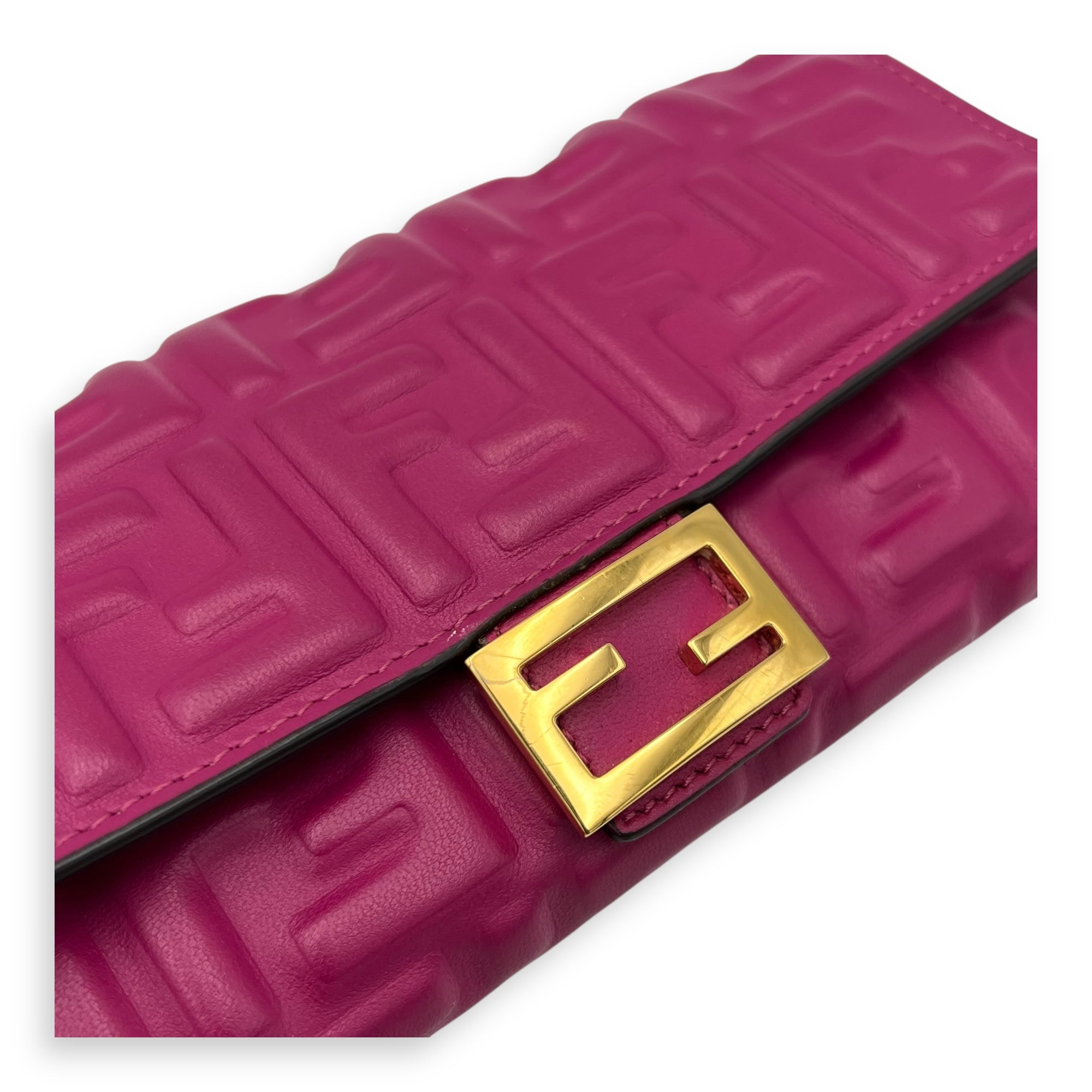 Baguette Wallet On Chain Pink in Calfskin, Gold hardware - Image 7