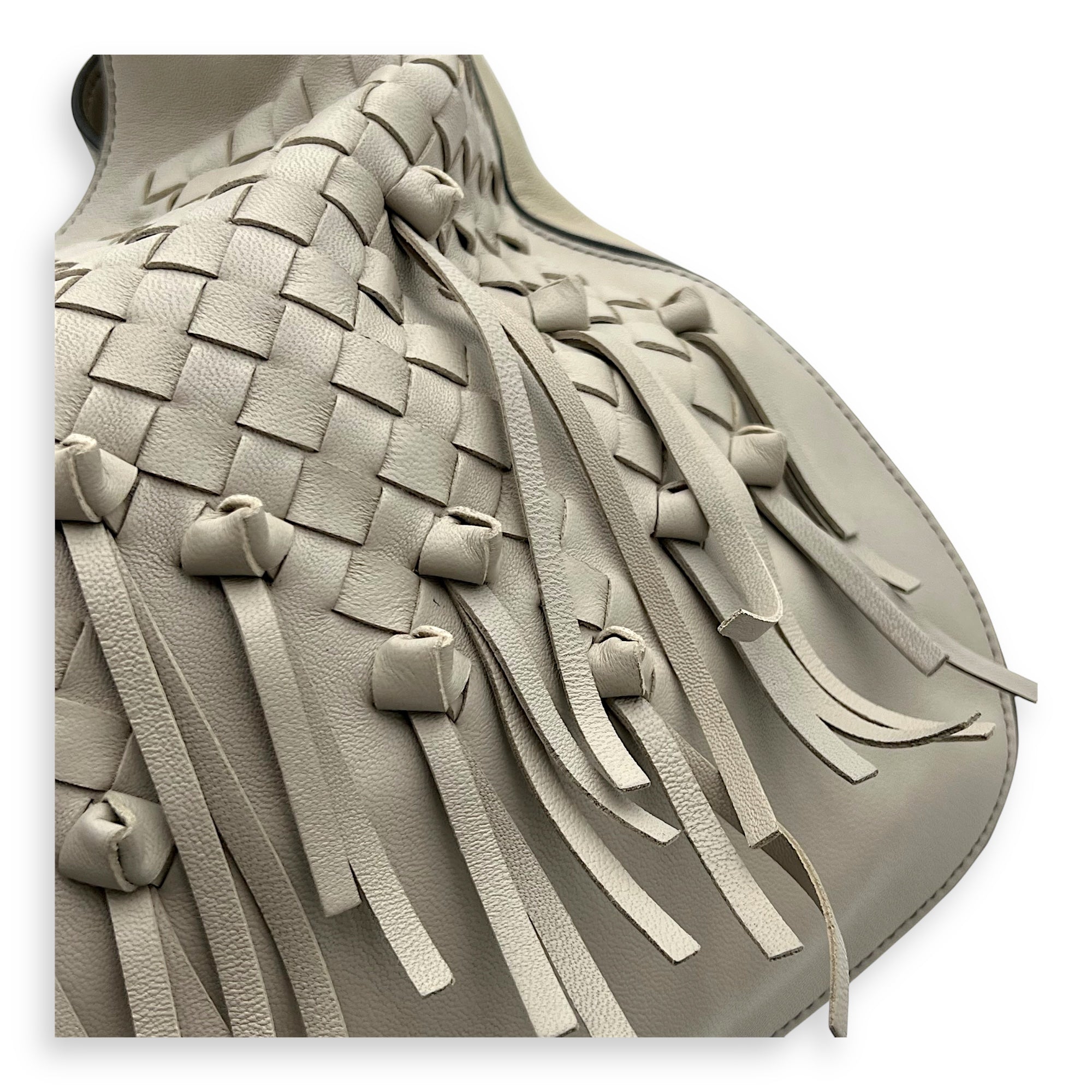 Intrecciato Shoulder Bag White in Lambskin, Gunmetal hardware - Image 9